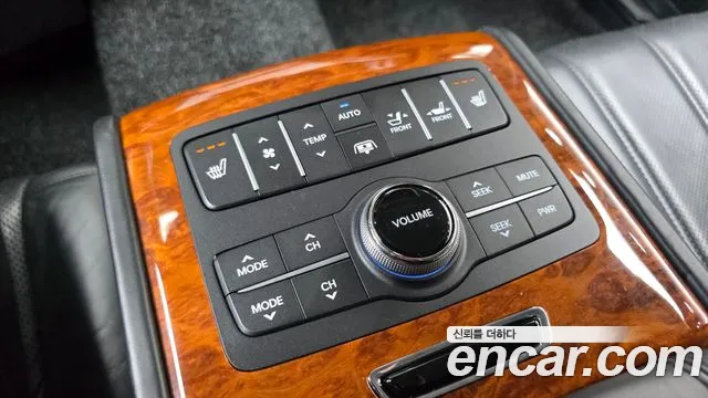 Hyundai Equus — фото 18