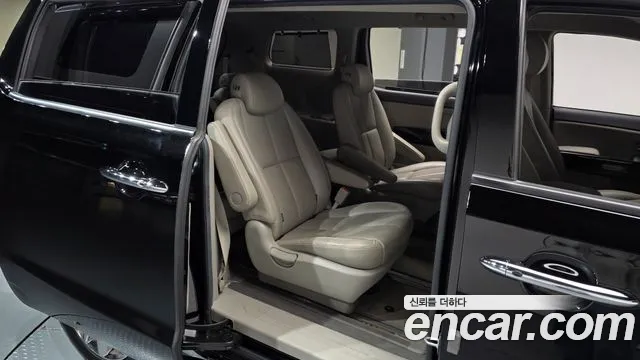 Kia Carnival — фото 11