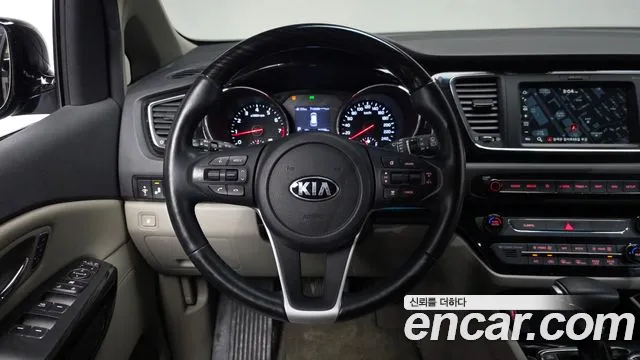 Kia Carnival — фото 12