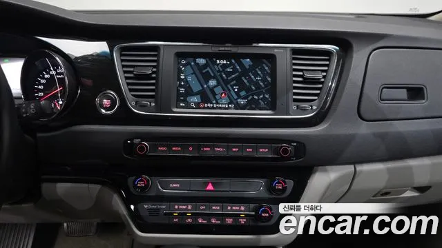Kia Carnival — фото 13