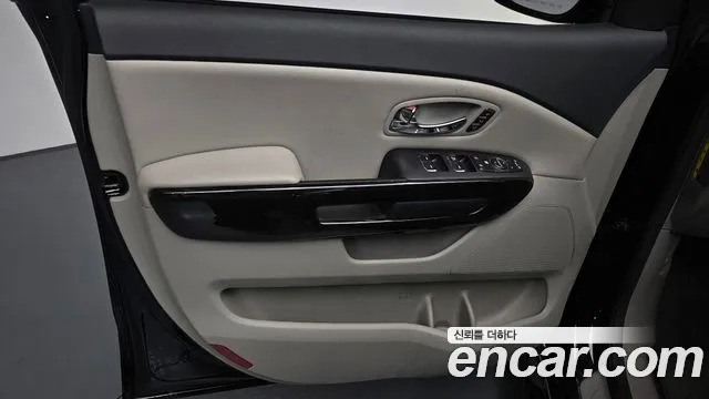 Kia Carnival — фото 25