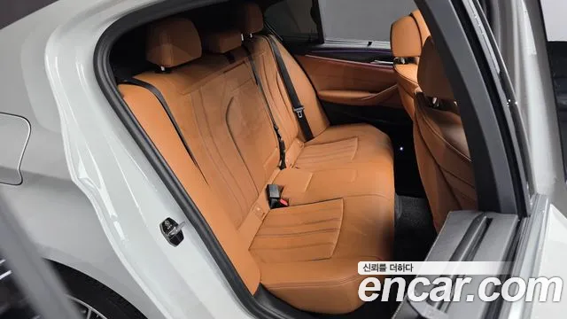 BMW 5-Series — фото 11
