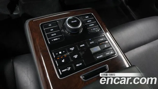 Hyundai Equus — фото 17