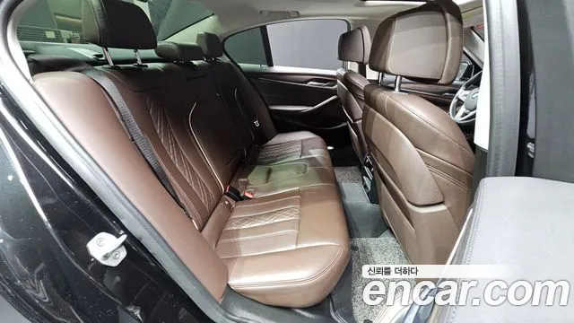 BMW 5-Series — фото 12