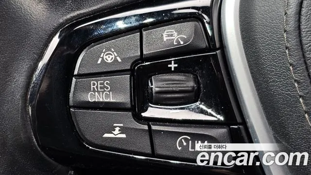 BMW 5-Series — фото 15