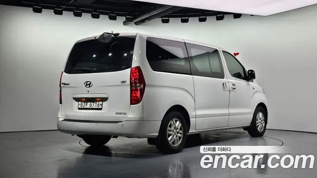 Hyundai Starex — фото 1
