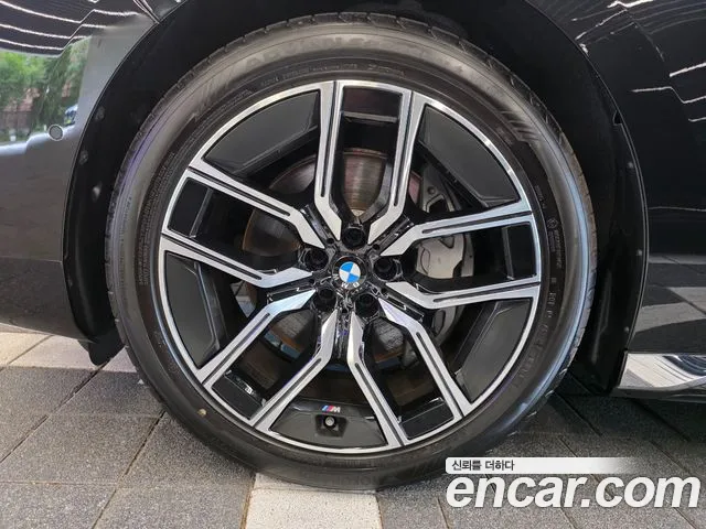 BMW 7-Series — фото 19