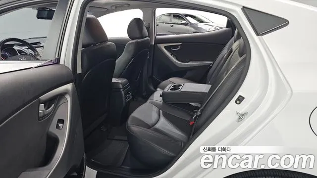 Hyundai Avante — фото 11