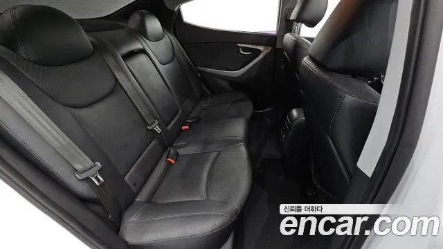 Hyundai Avante — фото 12