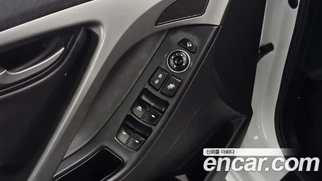 Hyundai Avante — фото 18