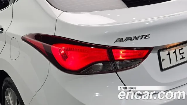 Hyundai Avante — фото 23