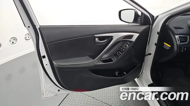 Hyundai Avante — фото 24