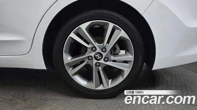 Hyundai Avante — фото 21