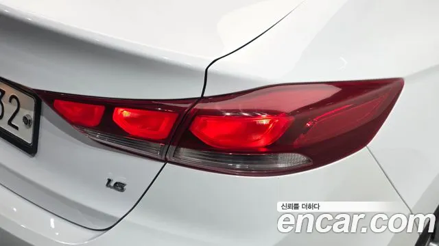 Hyundai Avante — фото 23
