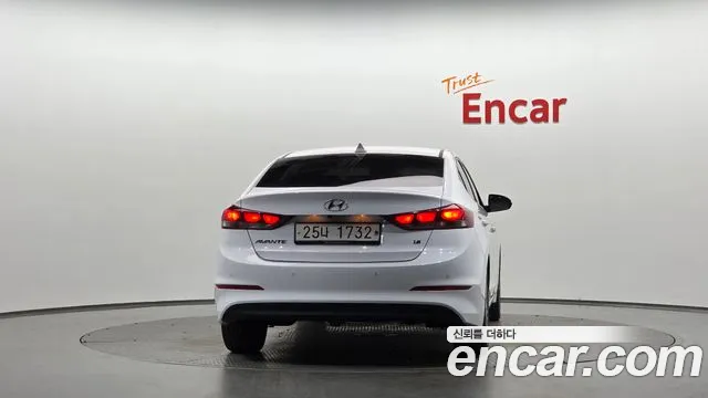 Hyundai Avante — фото 4
