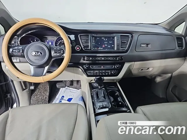 Kia Carnival — фото 5
