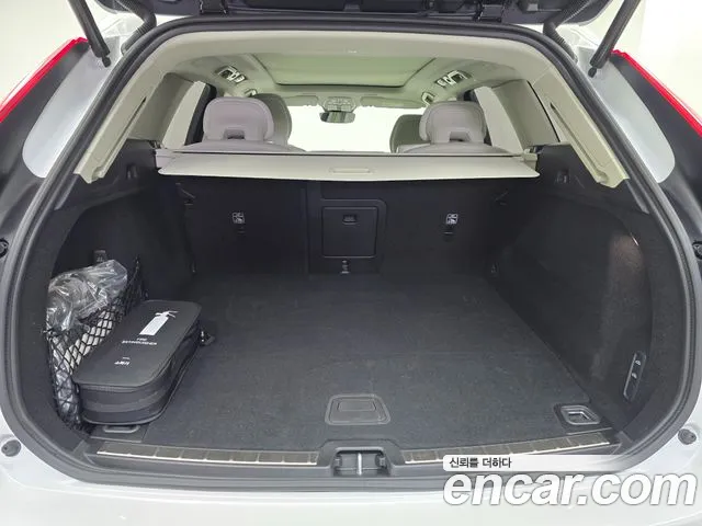 Volvo XC60 — фото 17