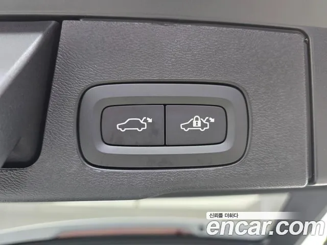 Volvo XC60 — фото 18
