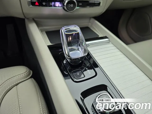 Volvo XC60 — фото 10
