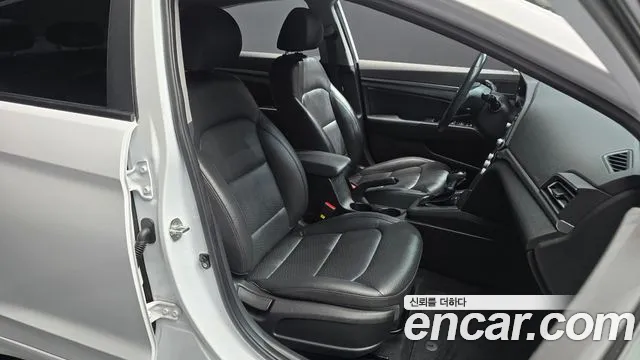 Hyundai Avante — фото 12