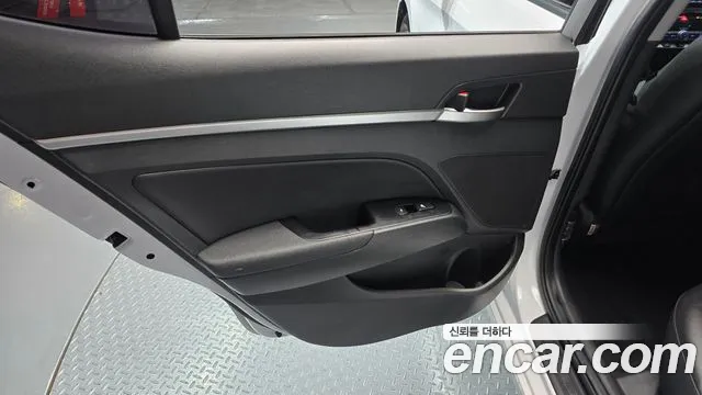 Hyundai Avante — фото 25