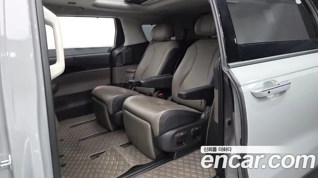 Kia Carnival — фото 12