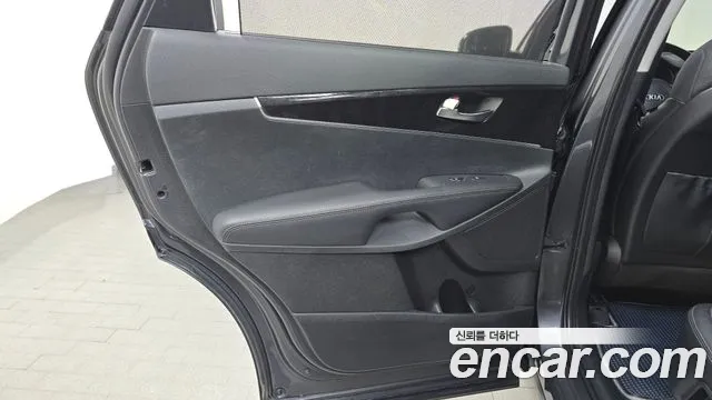 Kia Sorento — фото 24