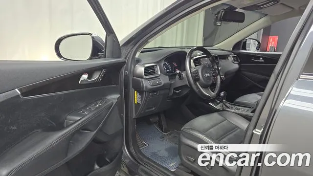 Kia Sorento — фото 8