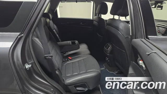 Kia Sorento — фото 9