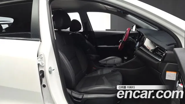 Kia Niro — фото 12