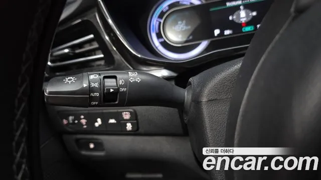 Kia Niro — фото 28