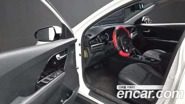 Kia Niro — фото 10