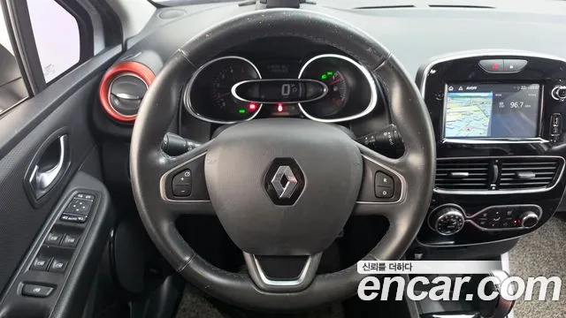 Renault Clio — фото 13