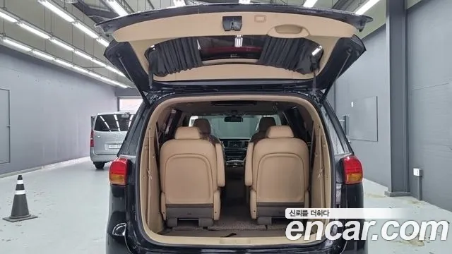 Kia Carnival — фото 16