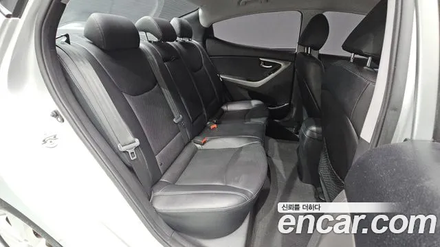 Hyundai Avante — фото 11