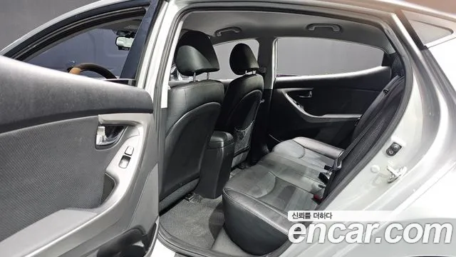 Hyundai Avante — фото 12