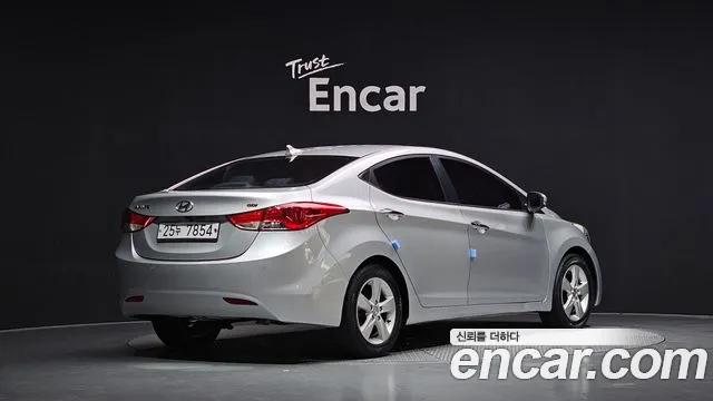 Hyundai Avante — фото 2