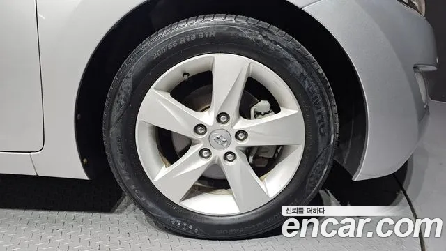 Hyundai Avante — фото 21