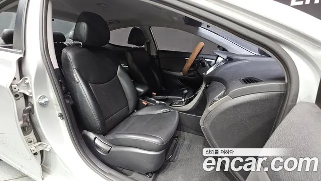 Hyundai Avante — фото 26