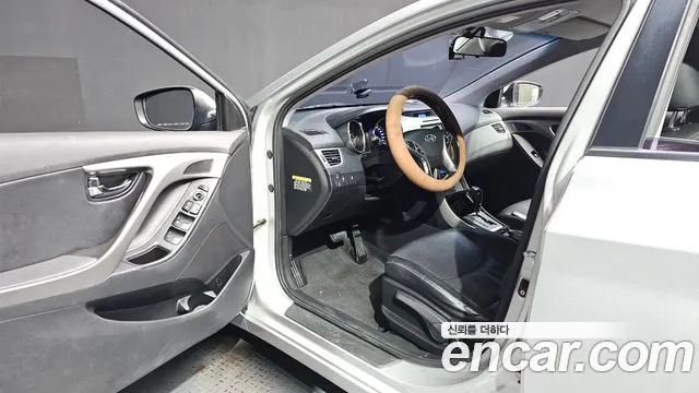 Hyundai Avante — фото 10