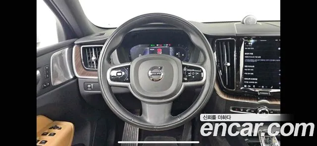 Volvo XC60 — фото 14