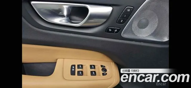 Volvo XC60 — фото 19