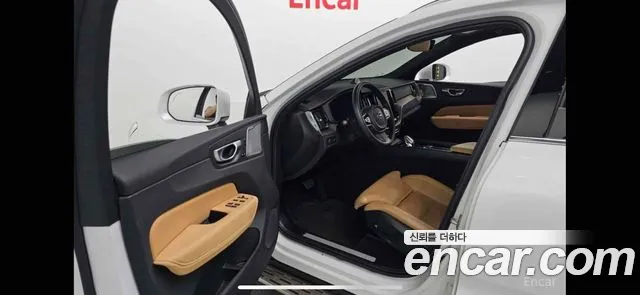 Volvo XC60 — фото 10