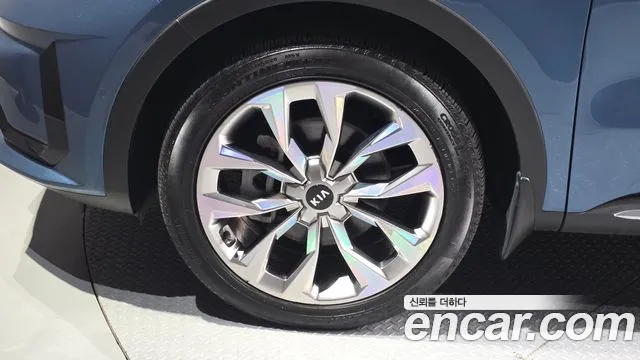 Kia Sorento — фото 5