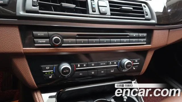 BMW 5-Series — фото 17