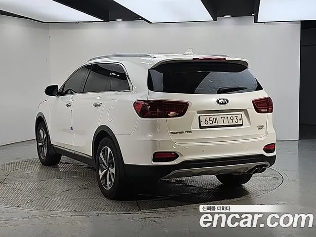 Kia Sorento — фото 3