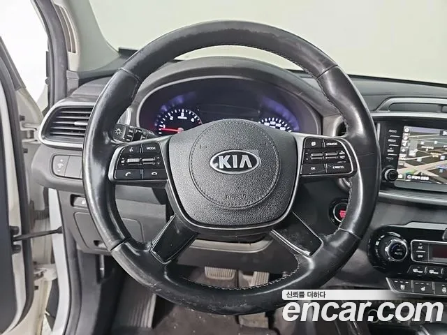 Kia Sorento — фото 8