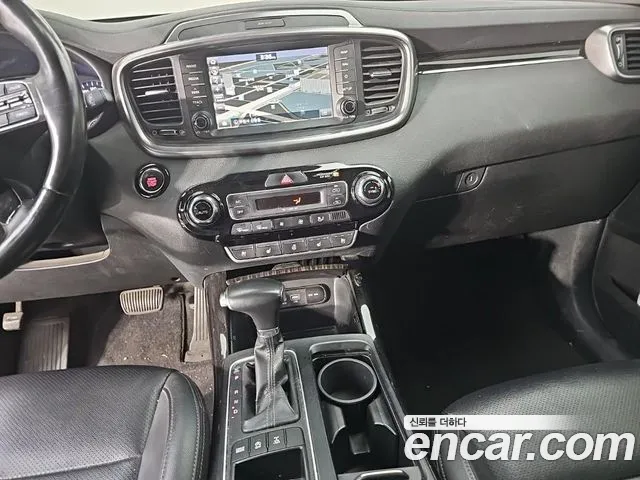 Kia Sorento — фото 9