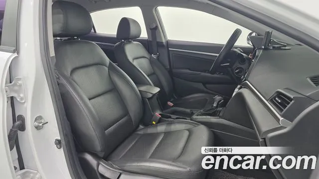 Hyundai Avante — фото 19
