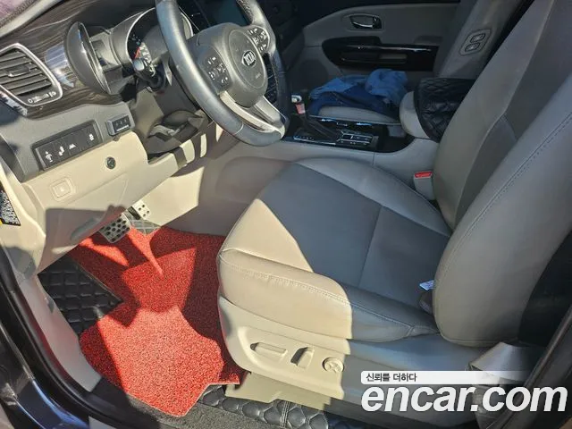 Kia Carnival — фото 19